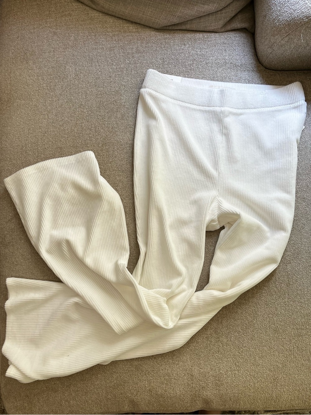 NWT Aeropostale Large Women’s White Ribbed Cordouroy Flare Pants